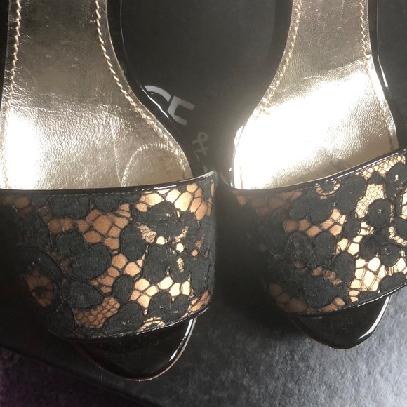 Dolce & Gabbana Black & Cream Gold Sandals - Picture 4 of 9